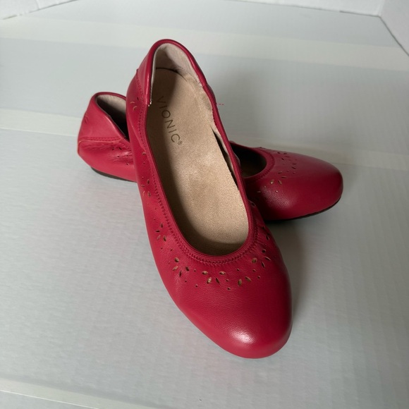 Vionic Women's Vibrant Pink Flats Size 7